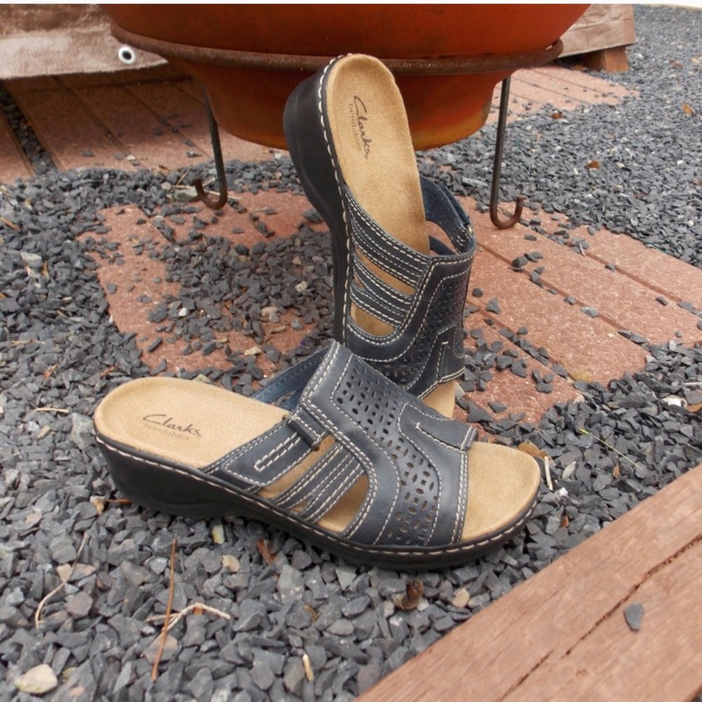 Clark’s bendables navy blue size 9 sandal!